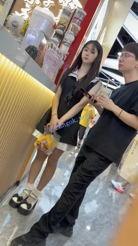 图片[14]深夜宿舍-仓鼠控的第二选择【无在线播放】【KFC】短裙甜妹和男友甜蜜逛街·粉色内内前后低角度超清CD【1V】【1.93G】深夜宿舍-仓鼠控的第二选择