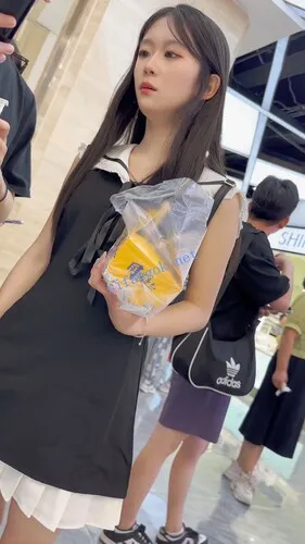 图片[11]深夜宿舍-仓鼠控的第二选择【无在线播放】【KFC】短裙甜妹和男友甜蜜逛街·粉色内内前后低角度超清CD【1V】【1.93G】深夜宿舍-仓鼠控的第二选择