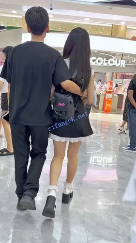 图片[4]深夜宿舍-仓鼠控的第二选择【无在线播放】【KFC】短裙甜妹和男友甜蜜逛街·粉色内内前后低角度超清CD【1V】【1.93G】深夜宿舍-仓鼠控的第二选择