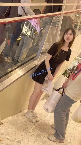 图片[4]深夜宿舍-仓鼠控的第二选择【无在线播放】【KFC】长裙学生妹和舍友逛街·肉色窄内前后CD【1V】【292M】深夜宿舍-仓鼠控的第二选择