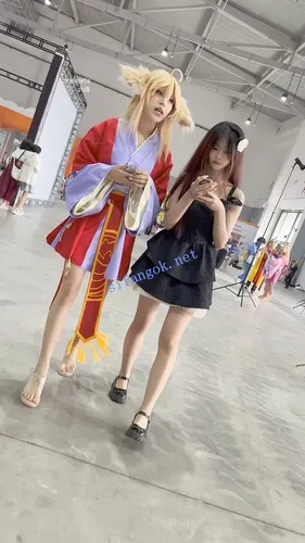 图片[1]深夜宿舍-仓鼠控的第二选择【无在线播放】【KFC】精神小妹和闺蜜逛街·短裙淡灰色内内前后CD【1V】【374M】深夜宿舍-仓鼠控的第二选择