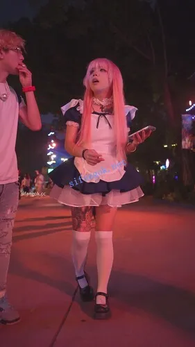 图片[9]深夜宿舍-仓鼠控的第二选择【无在线播放】(BC-AA-617)精神小妹cos粉发女仆逛街..白色卡通内又纯又骚【1V】【362M】深夜宿舍-仓鼠控的第二选择