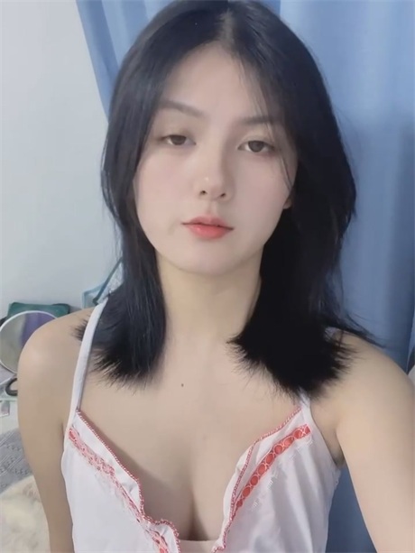 图片[4]深夜宿舍-仓鼠控的第二选择【无在线播放】❣️推荐❣️抖音极品嫩妹【月亮】初恋脸，极品奶子，奶头粉嫩，好漂亮的蝴蝶逼【21V】【1.71G】深夜宿舍-仓鼠控的第二选择