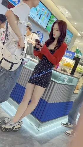 图片[3]深夜宿舍-仓鼠控的第二选择【无在线播放】【KFC】第二天又偶遇靓女·依然肉丝骚内·一夜后好像有心事【1V】【375M】深夜宿舍-仓鼠控的第二选择