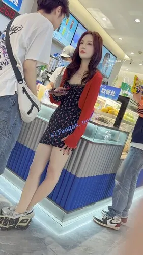 图片[8]深夜宿舍-仓鼠控的第二选择【无在线播放】【KFC】第二天又偶遇靓女·依然肉丝骚内·一夜后好像有心事【1V】【375M】深夜宿舍-仓鼠控的第二选择