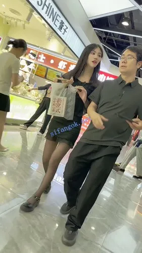 图片[3]深夜宿舍-仓鼠控的第二选择【无在线播放】【KFC】靓女跟金主爸爸逛街·黑丝超薄短裙·透出粉红色内巨骚【1V】【826M】深夜宿舍-仓鼠控的第二选择