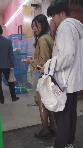 图片[6]深夜宿舍-仓鼠控的第二选择【无在线播放】(BC-AA-619)百褶裙小姐姐超薄黑丝逛街..弯腰被抄底灰色无痕内【1V】【326M】深夜宿舍-仓鼠控的第二选择