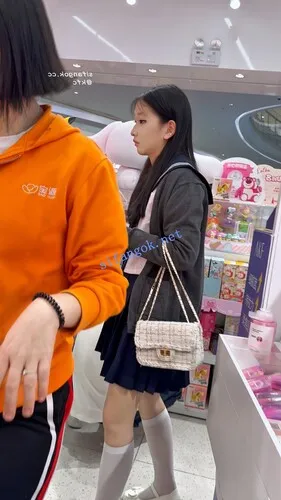 图片[4]深夜宿舍-仓鼠控的第二选择【无在线播放】【KFC】JK制服学生妹逛街·化了浓妆却闷闷不乐·白内前后CD【1V】【238M】深夜宿舍-仓鼠控的第二选择