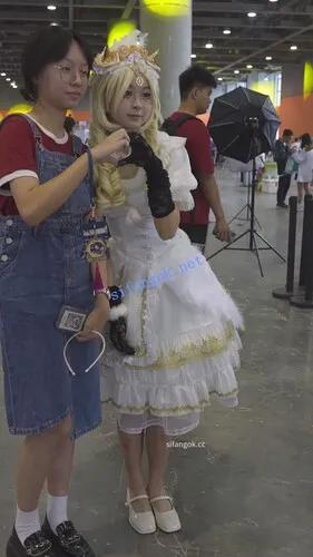 图片[1]深夜宿舍-仓鼠控的第二选择【无在线播放】【xxn-343】金发cos小姐姐逛街..可爱卡通内前后CD勒出13缝【1V】【525M】深夜宿舍-仓鼠控的第二选择